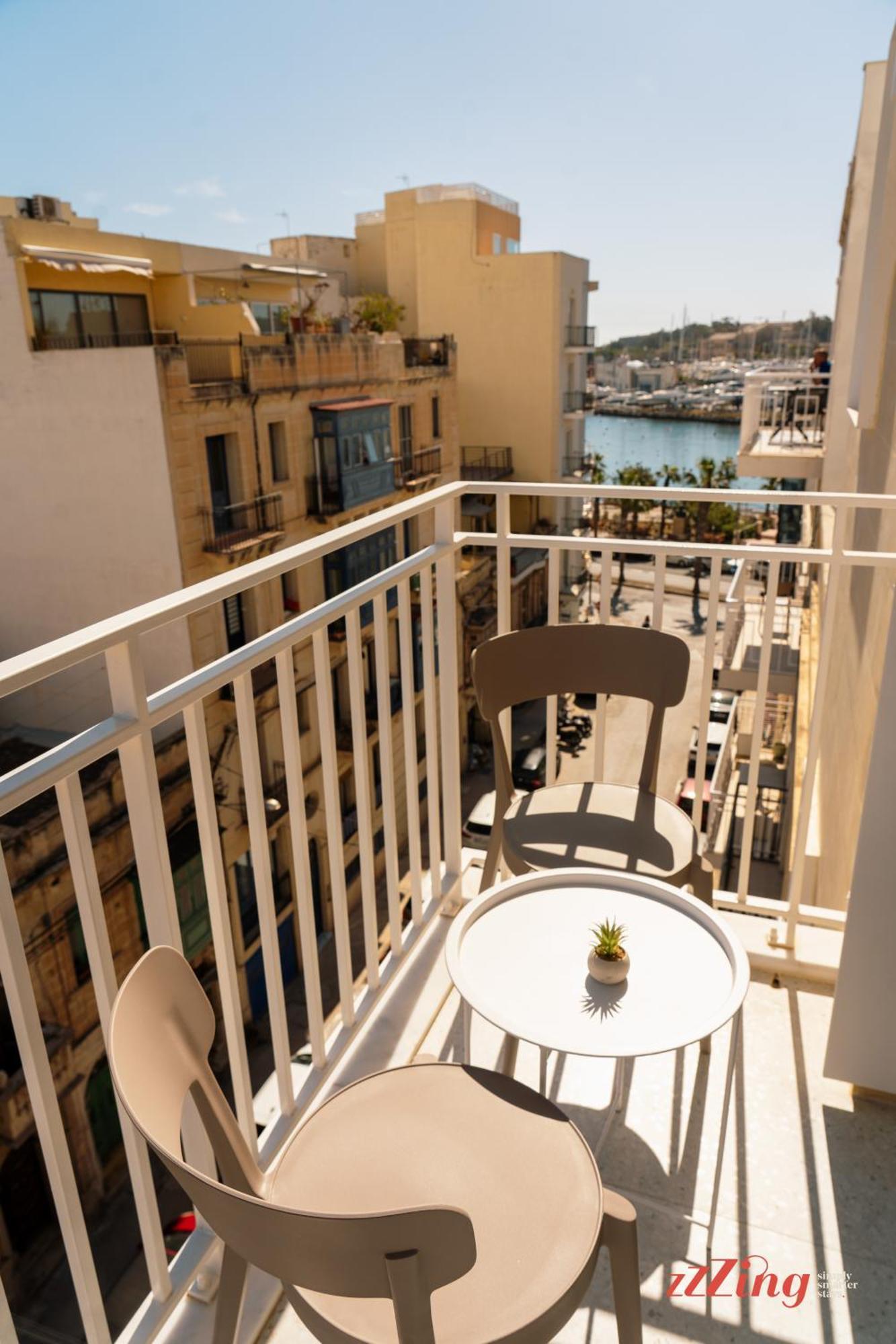 Stuart Rooms By Zzzing Gzira Exterior photo